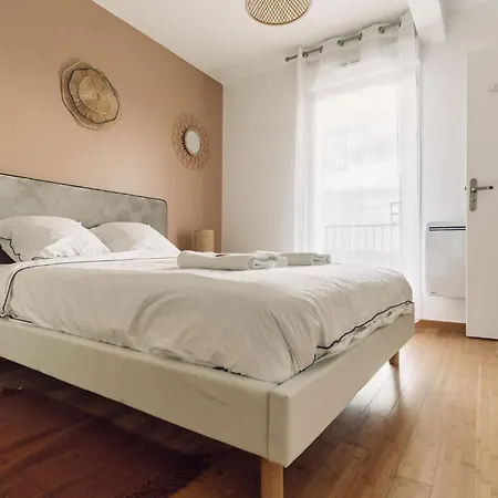 Standing 8p, Proche *